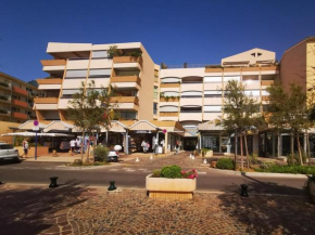 Bel Appartement T2 pour 4 Personnes avec Terrasse, Parking et Climatisation - FR-1-803-47